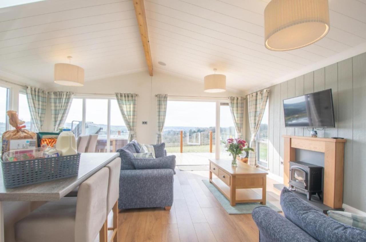 Luxury Family Beechwood Lodge With Hot Tub Lochwinnoch Exterior foto