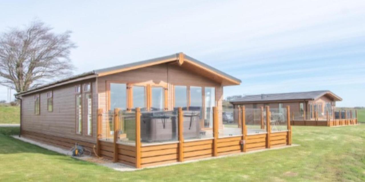 Luxury Family Beechwood Lodge With Hot Tub Lochwinnoch Exterior foto