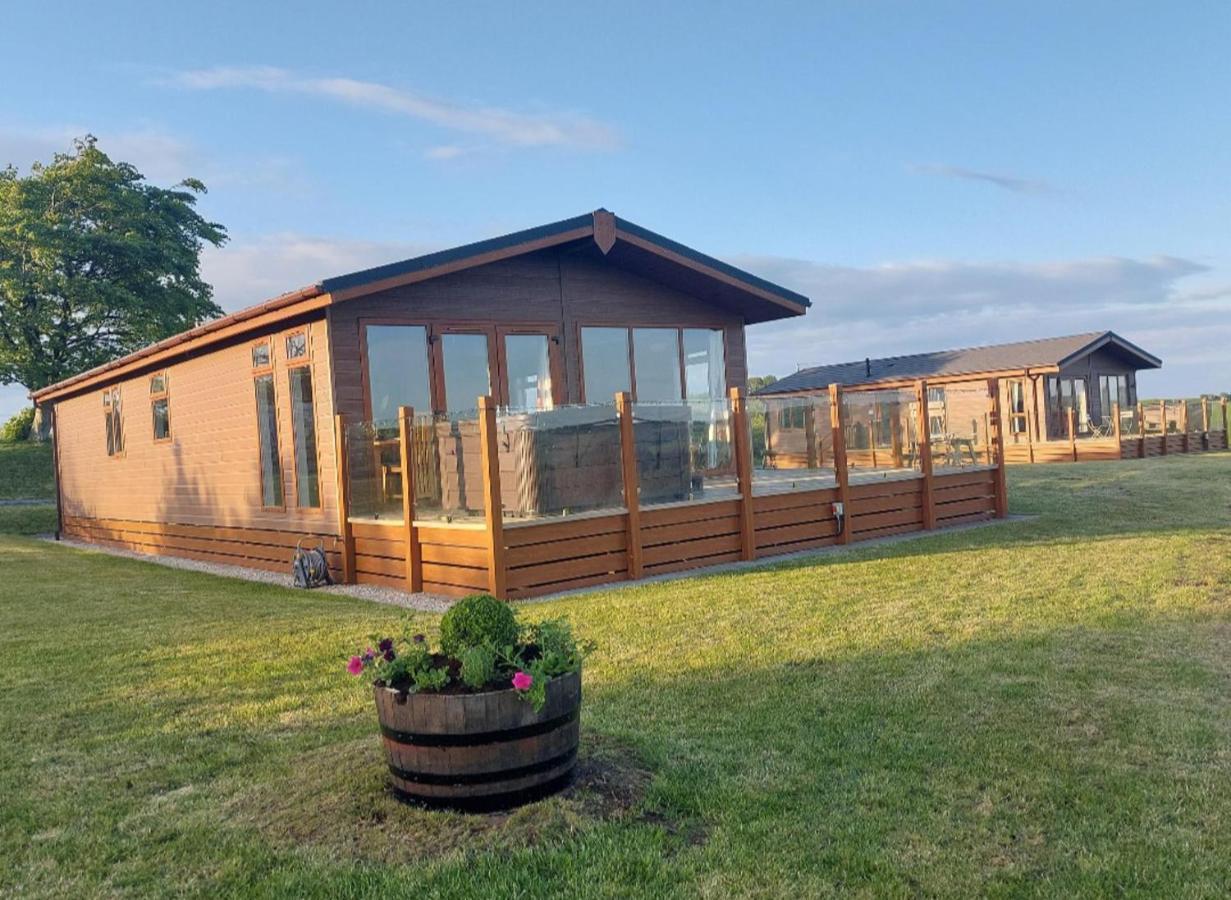 Luxury Family Beechwood Lodge With Hot Tub Lochwinnoch Exterior foto